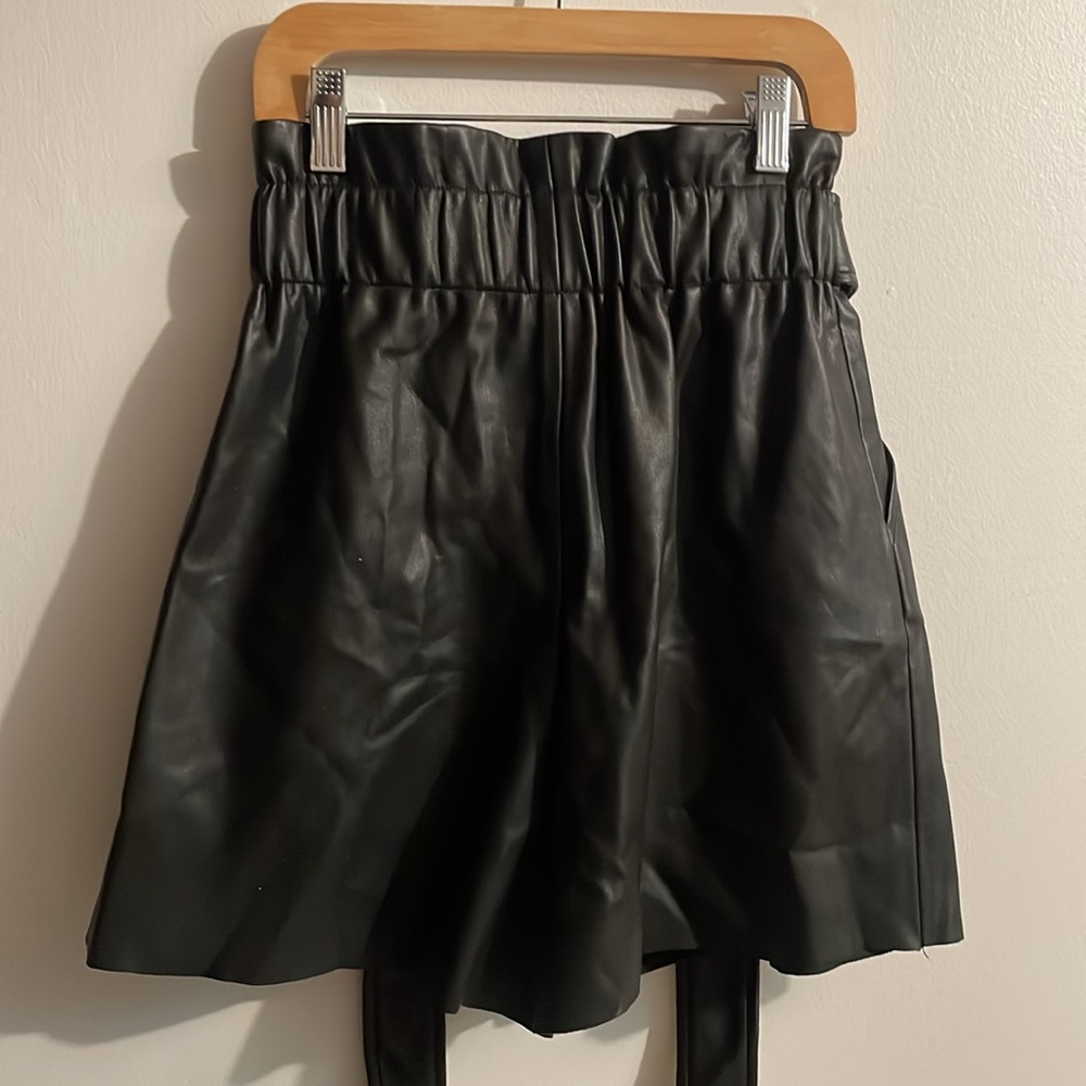 High waisted faux leather zara shorts - Picture 3 of 4